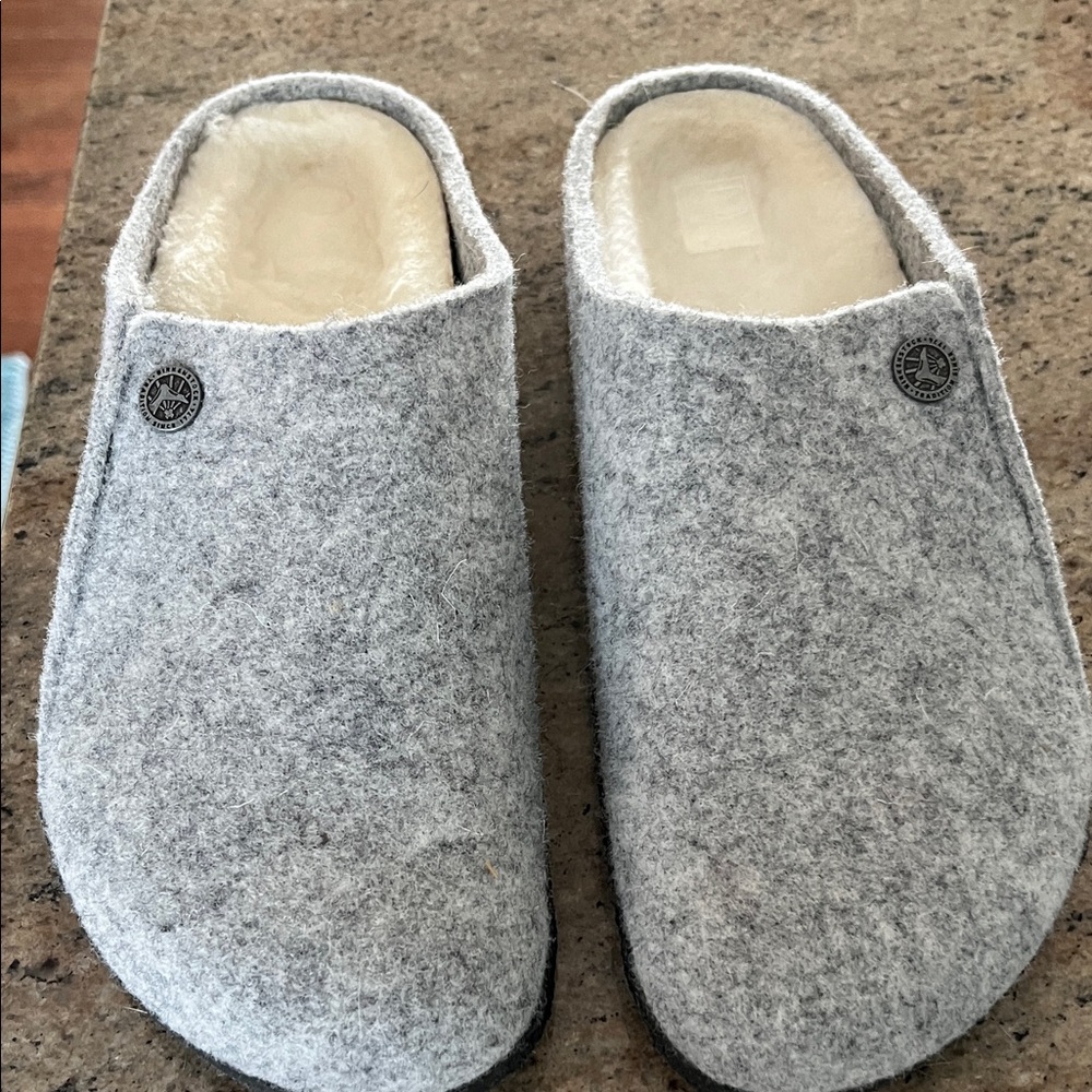 Birkenstock Light Gray Wool Zermatt slipper
Never worn. No box. Don’t keep boxes